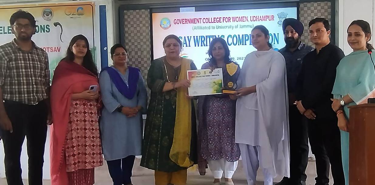 GCW Udhampur hosts Essay writing Competition on “Role of Women in India’s Independence